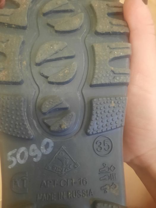 Продам резиновые сапоги размер 35