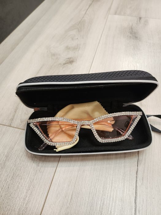 Интересни очила с камъни