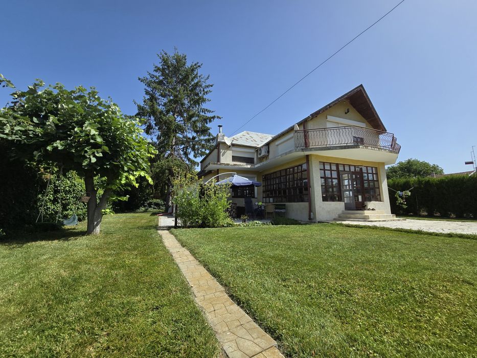 гр.Силистра с.Богорово къща 200 кв.м. двор 2120 кв. м.