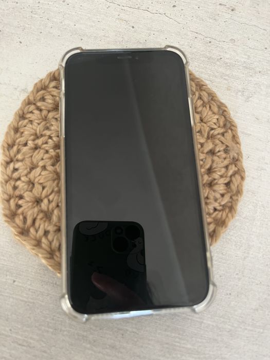 Продаю iphone xr. Не видит симку.