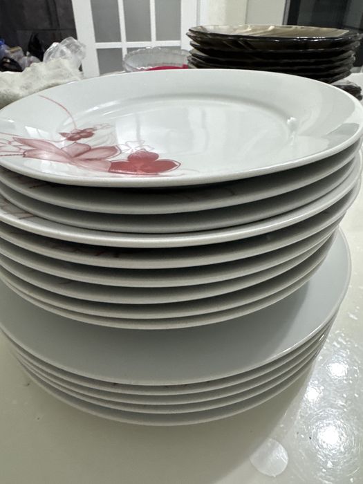 Набор столовых тарелок