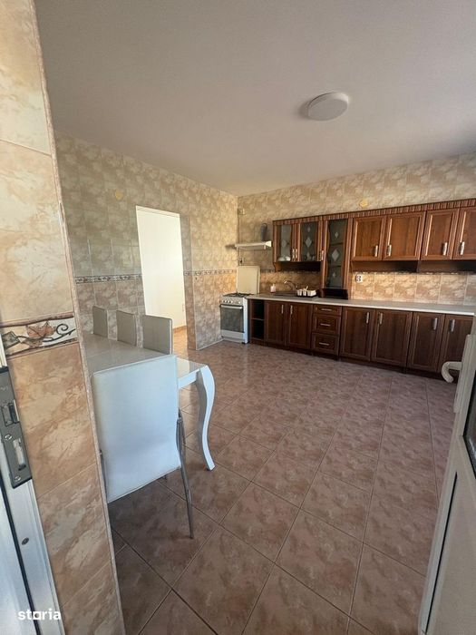 Casa | Sisesti| etaj 1| curte | parcare in curte| partial mobilata