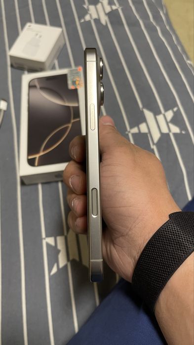 iPhone 16 pro max natural titanium 256