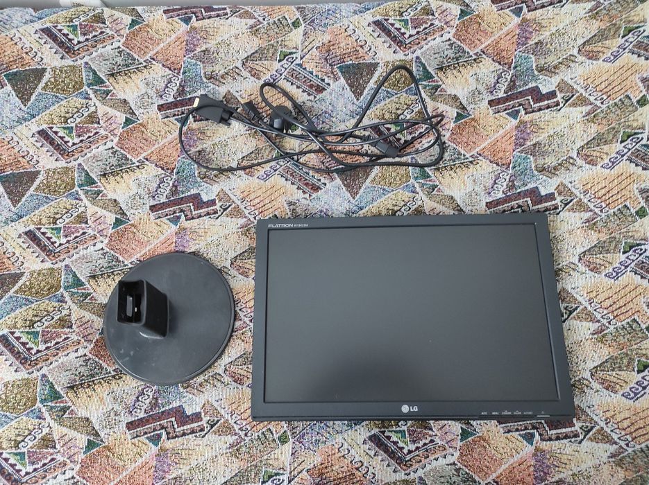 19" LG Flatron W1942SM