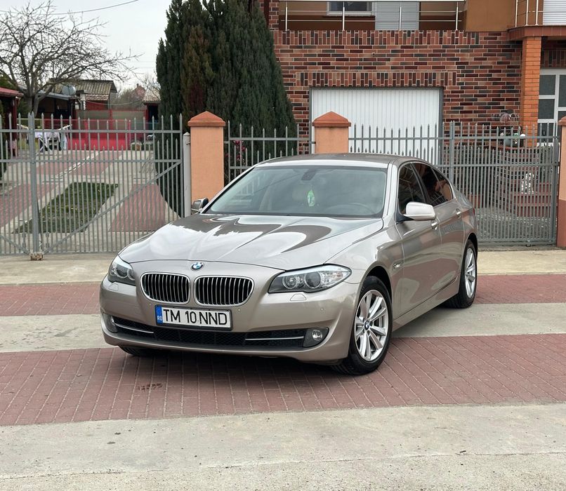 Bmw f10 520i 2.0 benzina an 2012 automat unic proprietar fiscal pe loc 

Dublu Climatronic functional 
Padele volan
Sistem start stop
Faruri bi-xenon