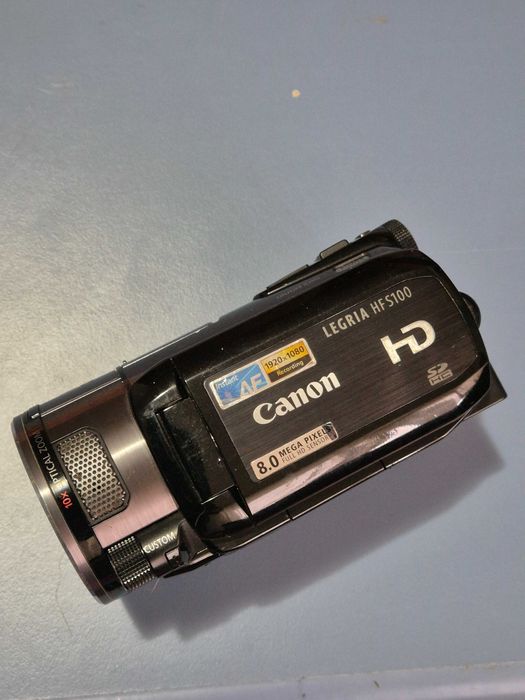 Canon LEGRIA HF S100 cameră video digitală Full HD cu accesorii