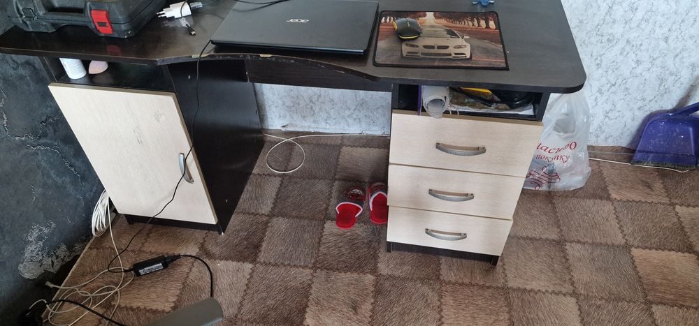 Продаётся стол компьютерный