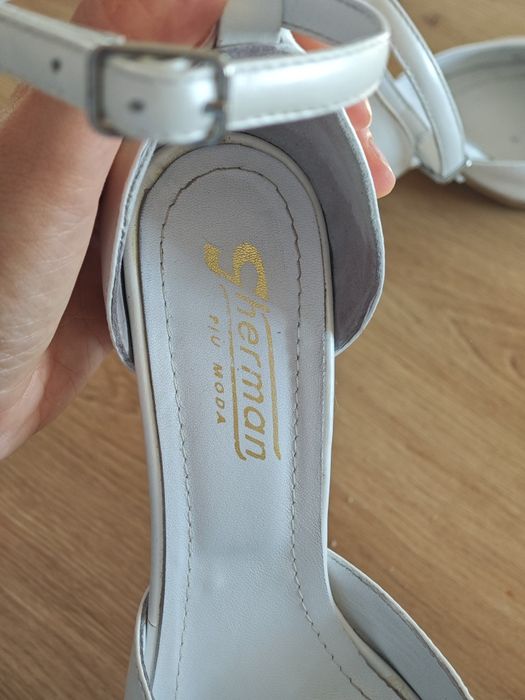 Pantofi albi cu toc