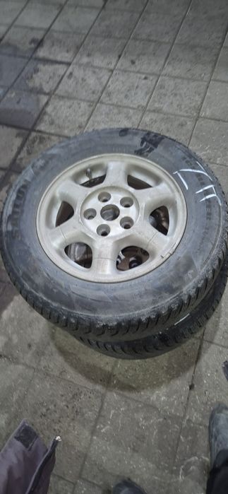 Шины с дисками в комплекте.