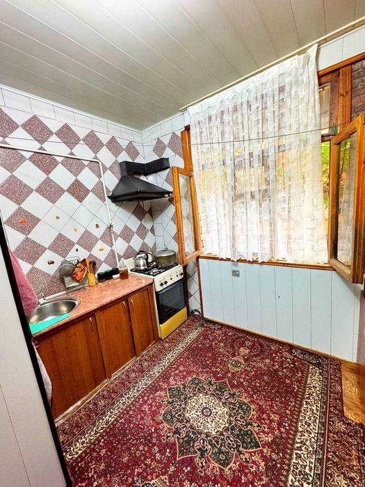 Продается своя квартира на Карасу-6 1-этаж, 2 подвала, 2 огорода 3/1/9