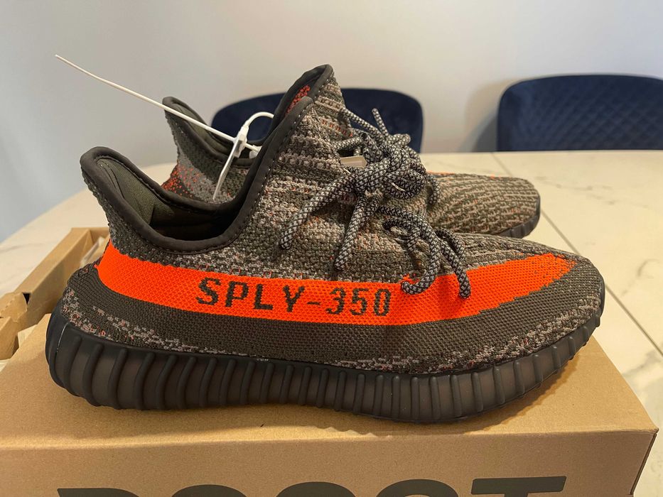 Vând Yeezy Boost 350 V2 Carbon Beluga - număr 43 1/3