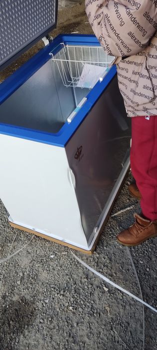 морозильник  с вмятинами с дефектами