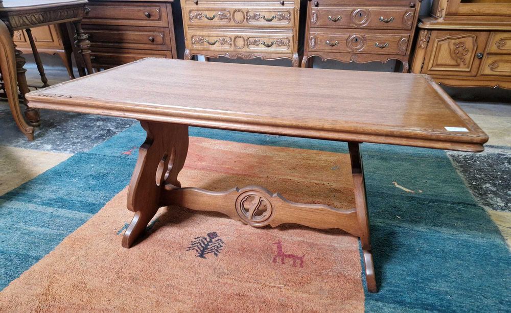 Винтидж холна маса за кафе от дъбов масив с красиво резбовани крака