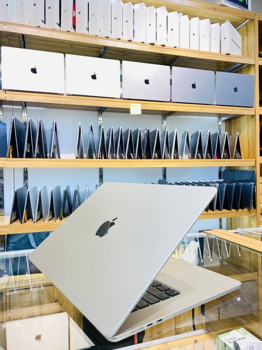 MacBook Air M2 15inch