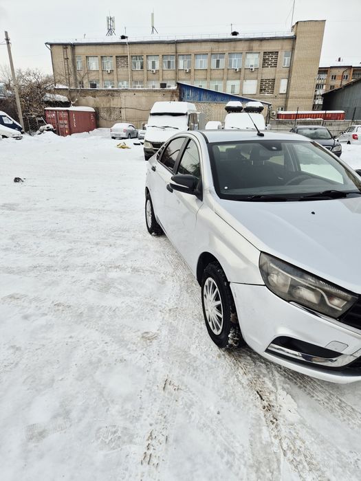 ЛАДА ВЕСТА  в одних руках