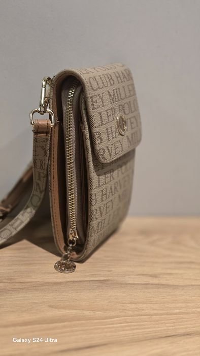 Малка дамска чантичка – чисто нова