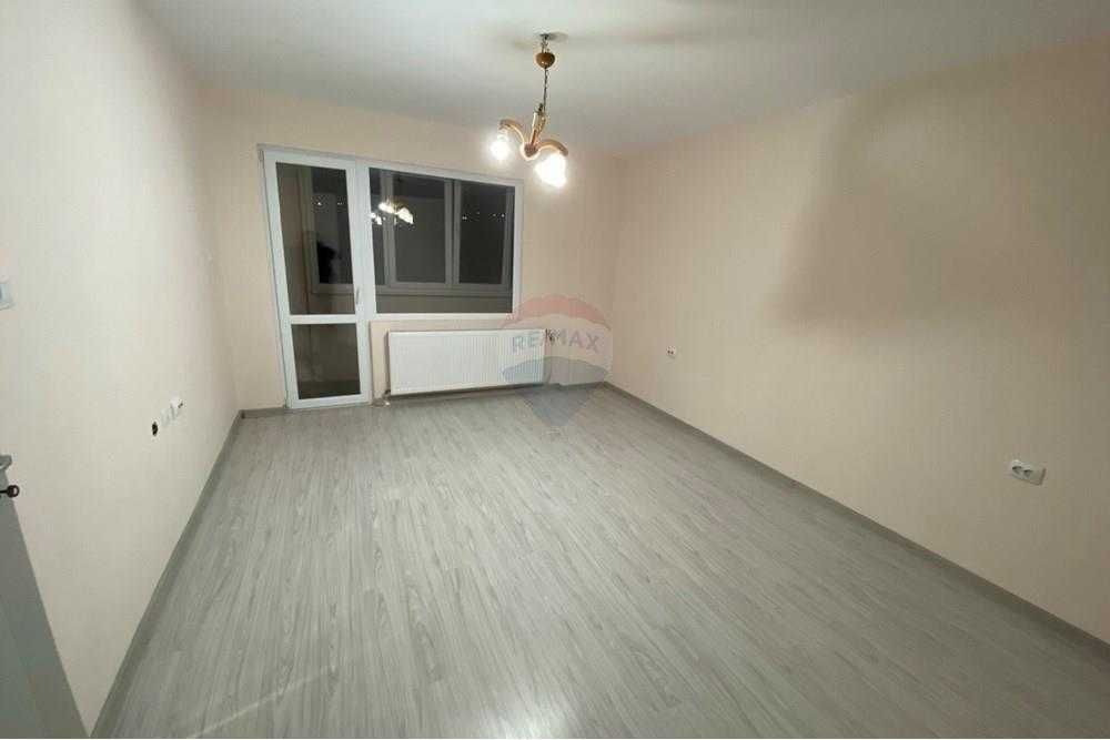 Продава се Тристаен апартамент в Разград, Център - 99 кв.м за 1808 €/кв.м - Снимка #10