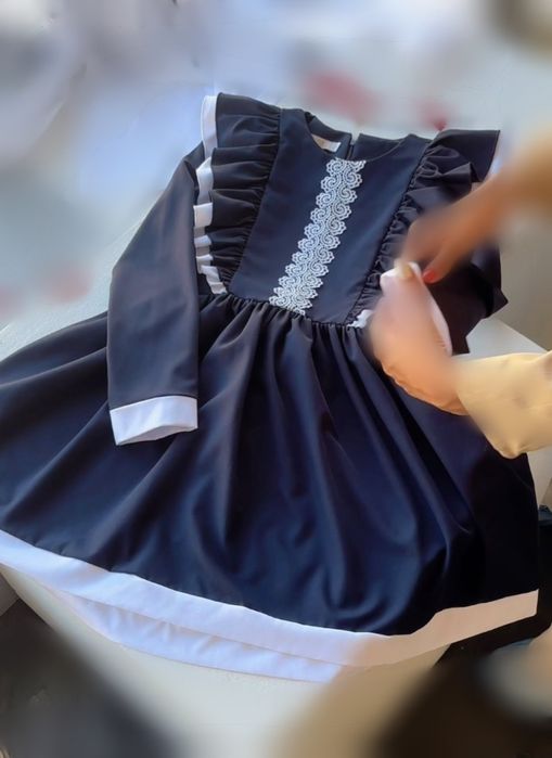 Нарядное школьное платье