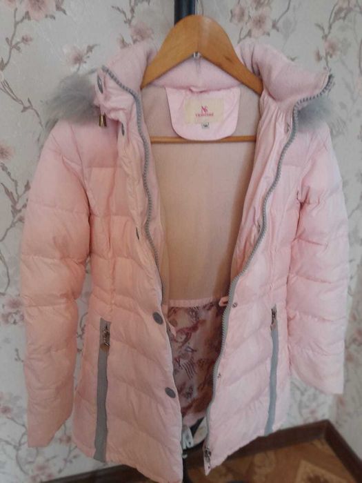 Продам зимние куртки на девочку