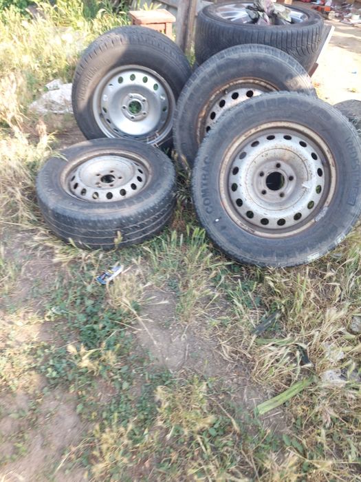 Vând roata 215/65/R16 C