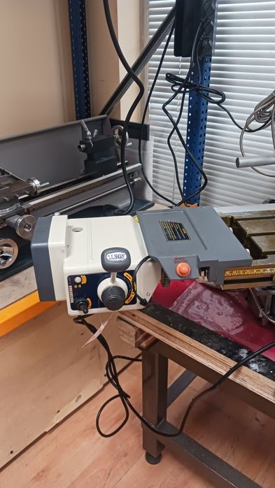 НОВА фреза за метал UNIMARK ZX32GV 1500W ,самоход по Х, цифрова  индикация по трите оси. ER32!