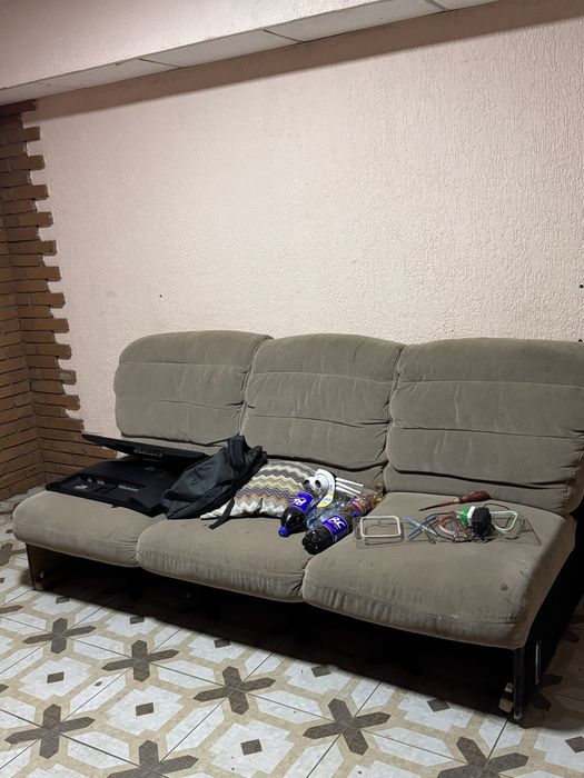 Продам диван мкр кокжиек