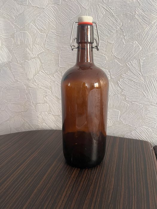 Продаю бутыль с бугельной пробкой