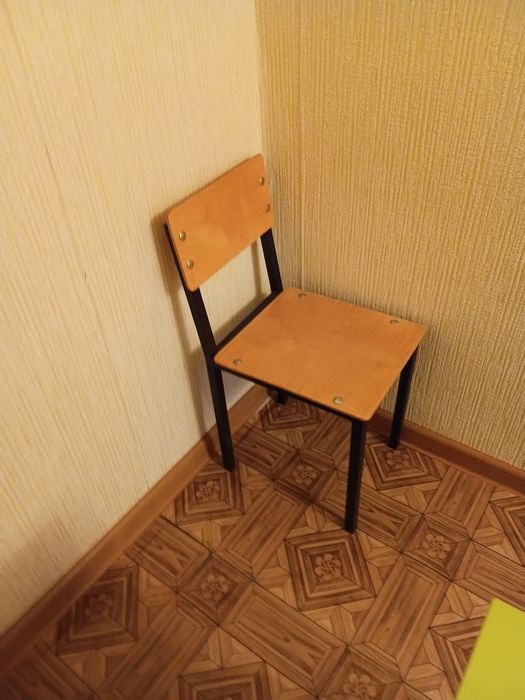 Продам детские столы и стулья