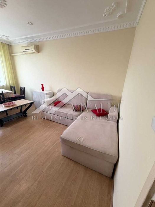 Продава се Четиристаен апартамент в Варна, Колхозен пазар - 90 кв.м за 1967 €/кв.м - Снимка #2
