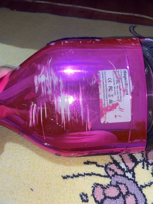 haveboard roz cu luminite pe laterala