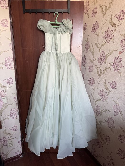 Платья той выпускной
