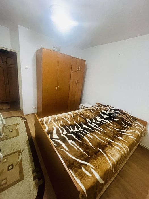De vanzare apartament 3 camere decomandat!