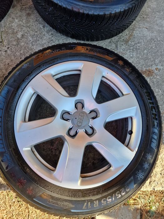 Оригинални джанти AUDI със зимни гуми 225 55 17