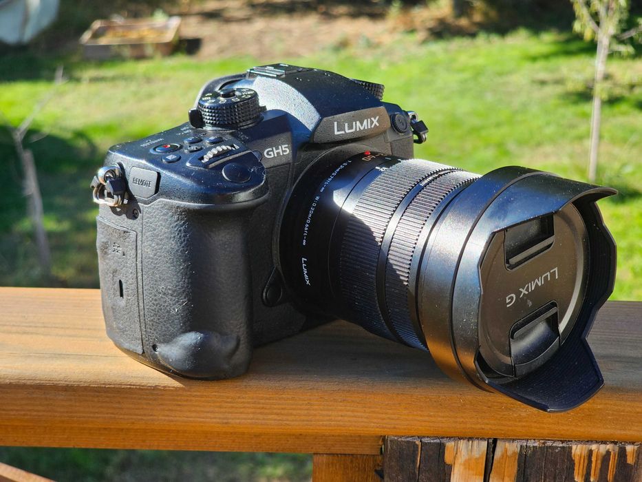 Хибридна фотокамера Panasonic GH5 с обектив 12-60мм f2,8-4