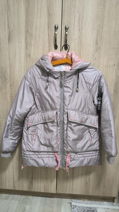 Продам женские весении куртки