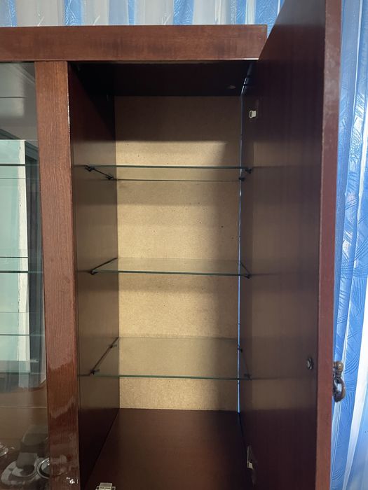 Продам Сервант в хорошем состоянии.