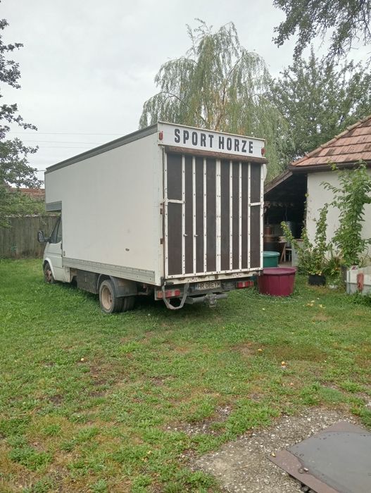 Autorulotă și transport cai