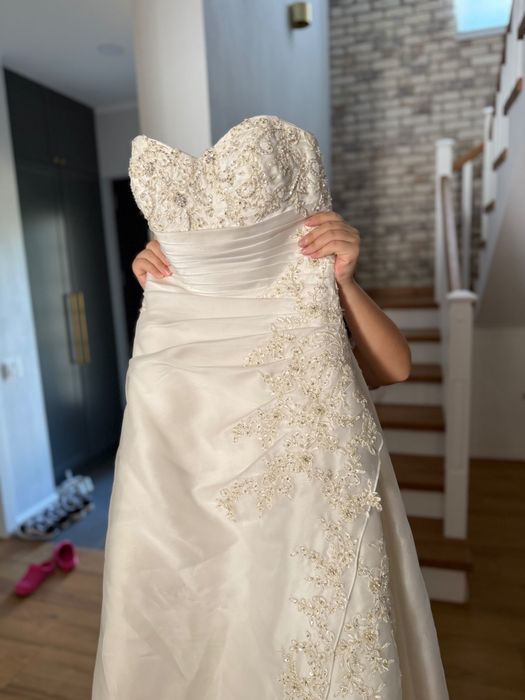 Rochie de mireasă cu trenă