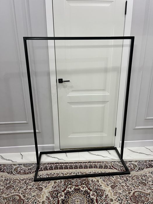 Стойка вешалка для магазина лофт