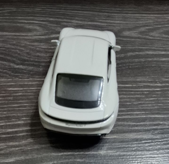 VÎND machetă PORSCHE MAYCAN TURBO S din metal de colecție