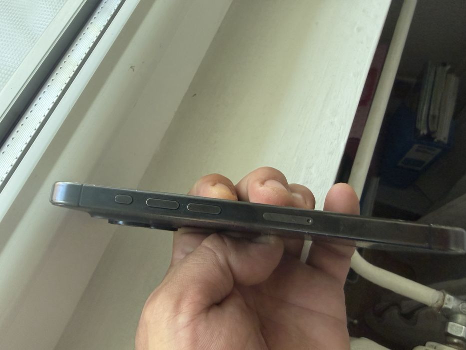 Iphone 15 pro se vinde
