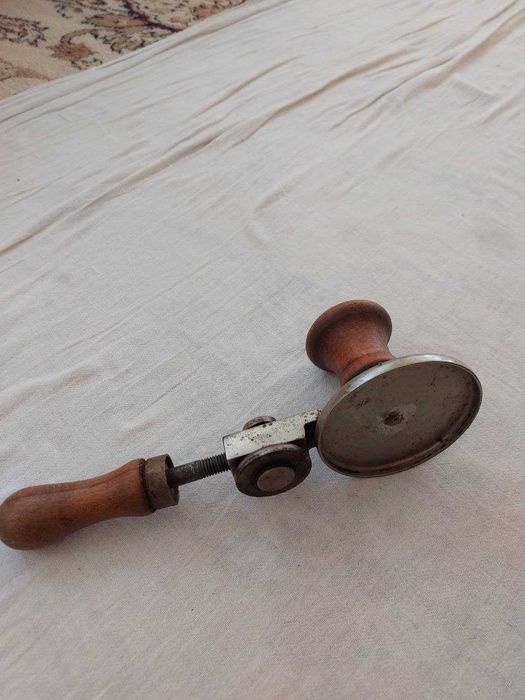 Закрывашка в хорошем состоянии. Металическая. Времен СССР