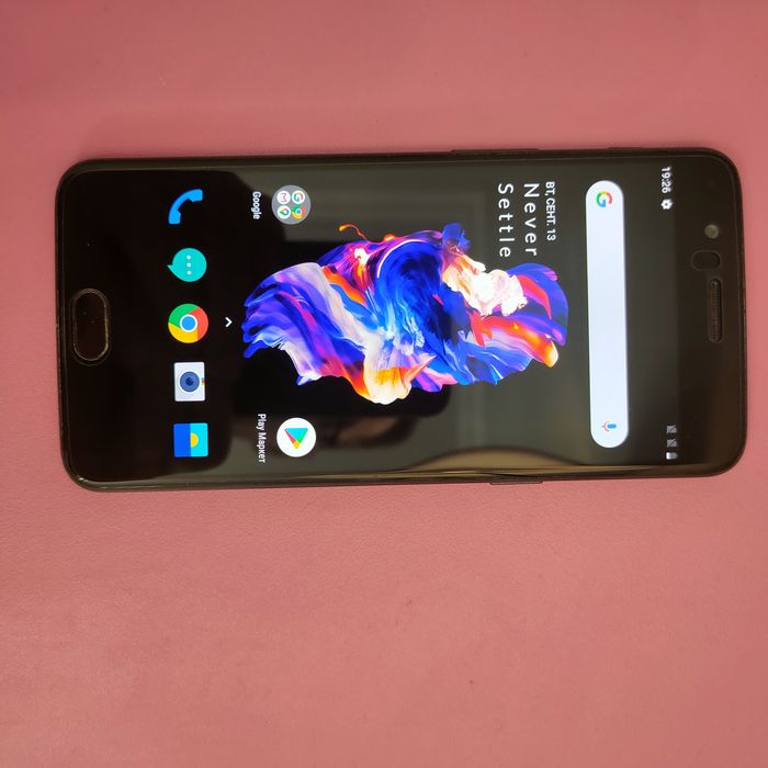 OnePlus 5 смартфон