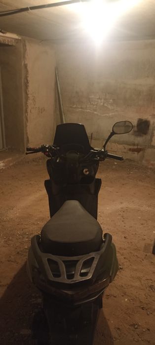 макси-скутер 180 см³