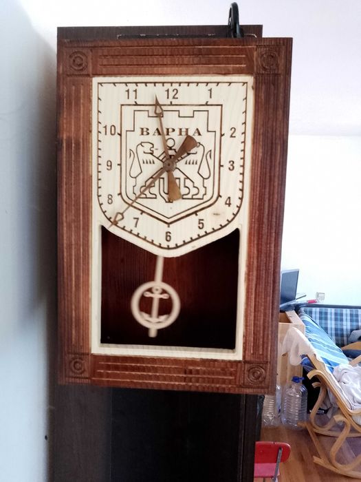 Стенен часовник от дърво