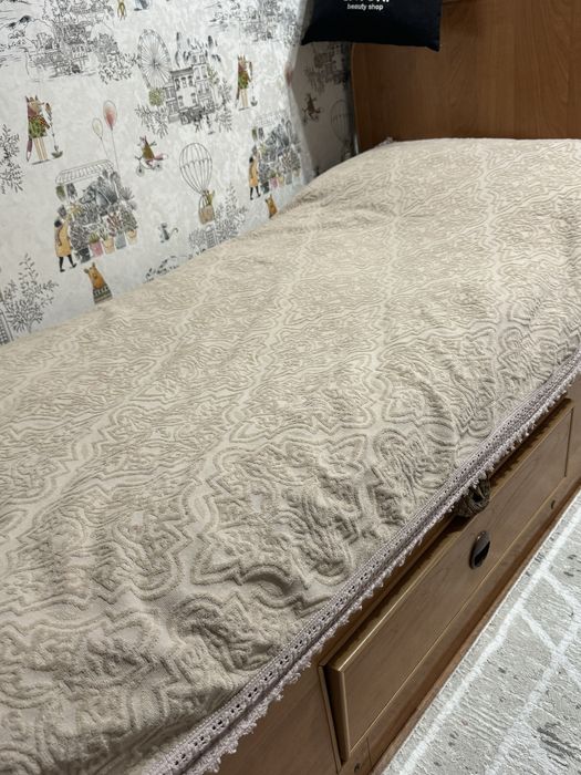 Однаспальная кровать 2 штук, шкаф