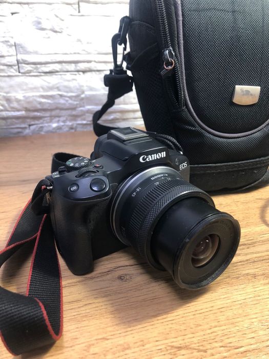 Canon EOS R50