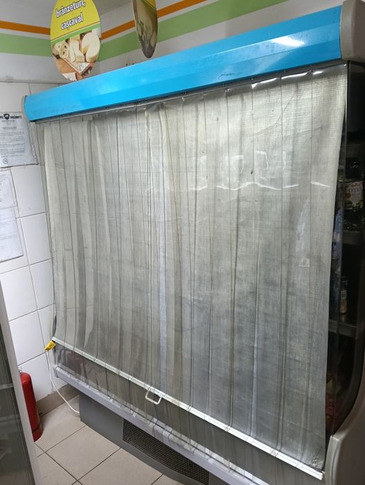 Vitrina frigorifica mezeluri și lactate