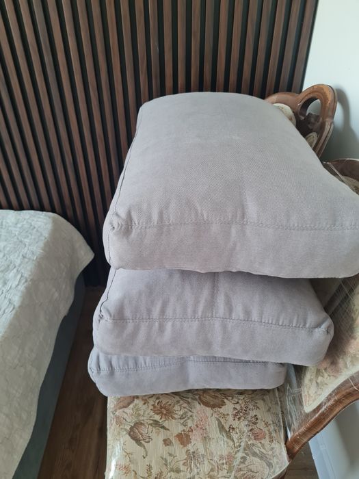 Продам три диванные подушки