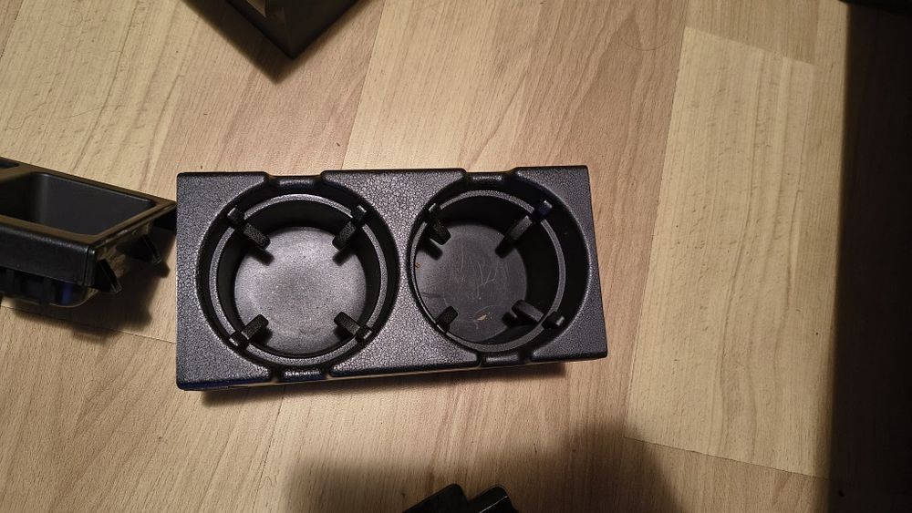 Части БМВ Е46 - разпънала,Cup holder